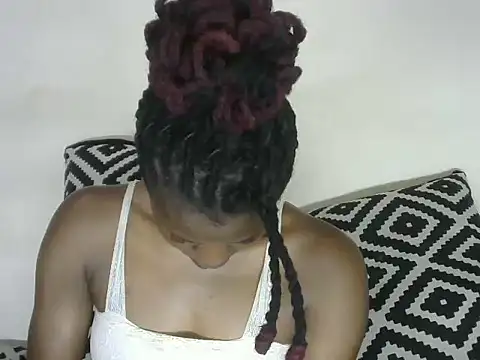 Snapshot of Pretty-emmie chatting on 02.17.25 Pretty-emmie online show from 02.17.25