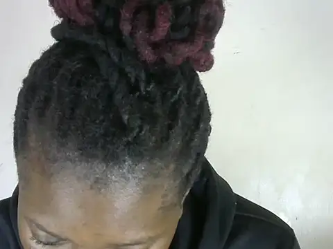 Snapshot of Pretty-emmie chatting on 02.22.25 Pretty-emmie online show from 02.22.25