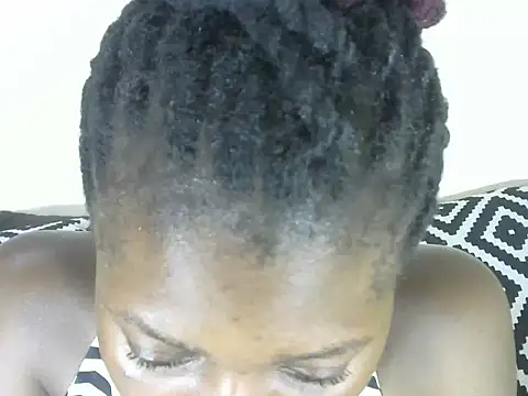 Snapshot of Pretty-emmie chatting on 02.24.25 Pretty-emmie online show from 02.24.25