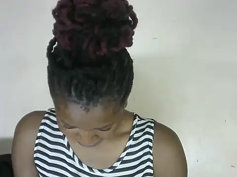Snapshot of Pretty-emmie chatting on 02.25.25 Pretty-emmie online show from 02.25.25