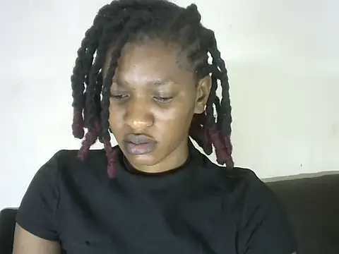 Snapshot of Pretty-emmie chatting on 03.05.25 Pretty-emmie online show from 03.05.25