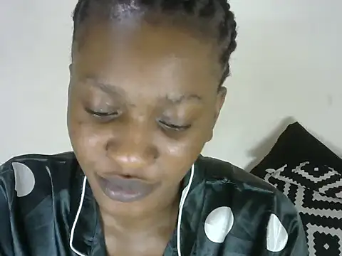 Snapshot of Pretty-emmie chatting on 03.08.25 Pretty-emmie online show from 03.08.25