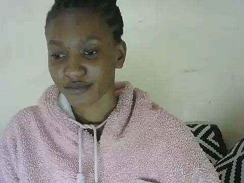Snapshot of Pretty-emmie chatting on 03.21.25 Pretty-emmie online show from 03.21.25