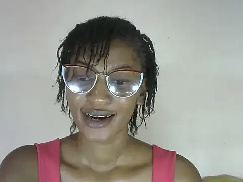 Snapshot of Pretty-emmie chatting on 09.21.25 Pretty-emmie online show from 09.21.25