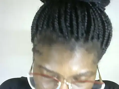 Snapshot of Pretty-emmie chatting on 10.06.25 Pretty-emmie online show from 10.06.25