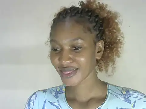 Snapshot of Pretty-emmie chatting on 10.09.25 Pretty-emmie online show from 10.09.25