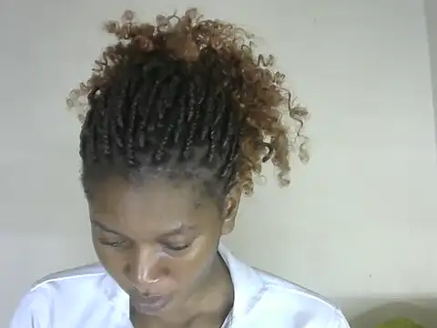 Snapshot of Pretty-emmie chatting on 10.12.25 Pretty-emmie online show from 10.12.25
