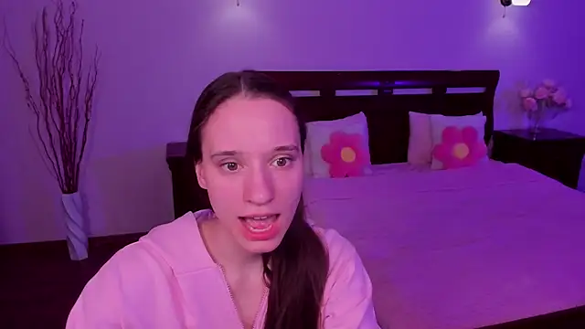 Snapshot of StaceySunny chatting on 04.04.26 StaceySunny online show from 04.04.26