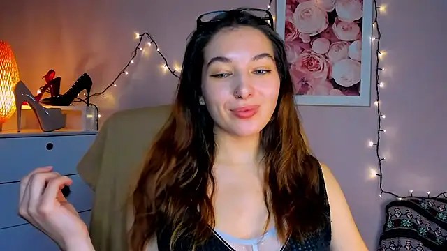 Snapshot of Meagn_Extasy chatting on 12.11.24 Meagn Extasy online show from 12.11.24