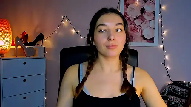 Snapshot of Meagn_Extasy chatting on 12.12.24 Meagn Extasy online show from 12.12.24
