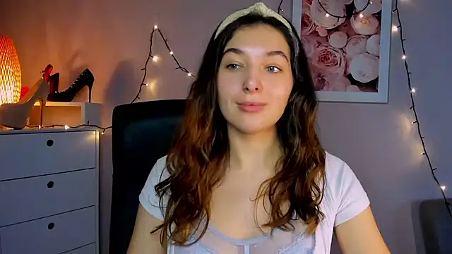 Snapshot of Meagn_Extasy chatting on 12.19.24 Meagn Extasy online show from 12.19.24