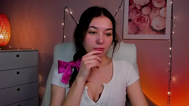 Snapshot of Meagn_Extasy chatting on 03.18.25 Meagn Extasy online show from 03.18.25