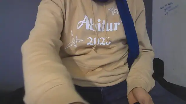 Snapshot of HornyBoy__2004 chatting on 12.17.25 HornyBoy 2004 online show from 12.17.25