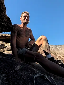 Snapshot of klownman1 chatting on 10.24.25 klownman1 online show from 10.24.25