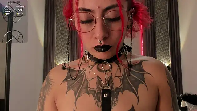 Snapshot of selene_red_ chatting on 01.17.25 selene red online show from 01.17.25