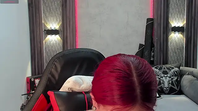 Snapshot of selene_red_ chatting on 01.31.25 selene red online show from 01.31.25