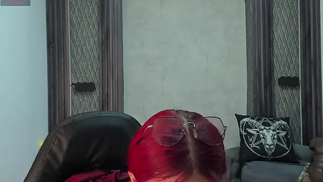 Snapshot of selene_red_ chatting on 02.06.25 selene red online show from 02.06.25