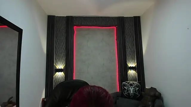 Snapshot of selene_red_ chatting on 02.11.25 selene red online show from 02.11.25