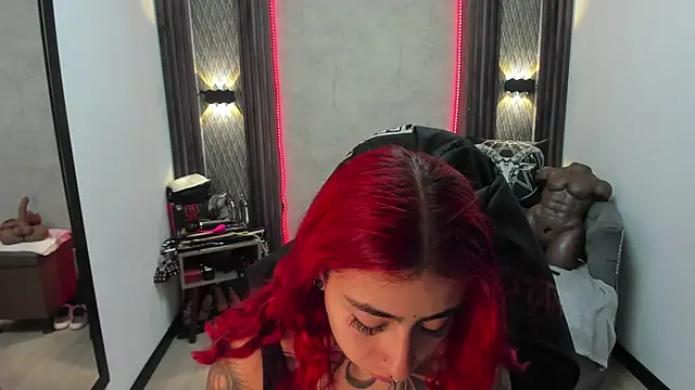 Snapshot of selene_red_ chatting on 02.12.25 selene red online show from 02.12.25