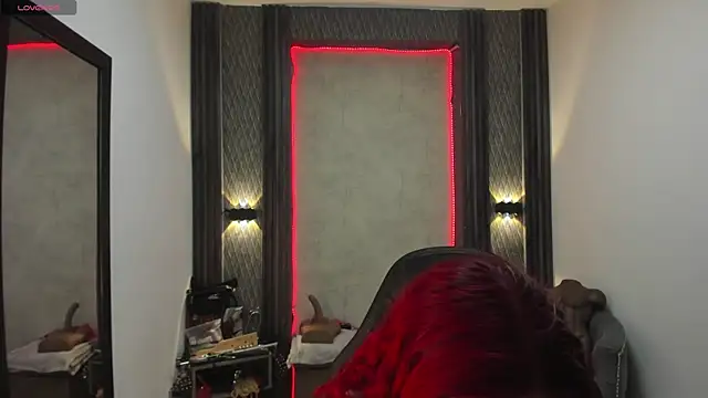 Snapshot of selene_red_ chatting on 02.21.25 selene red online show from 02.21.25