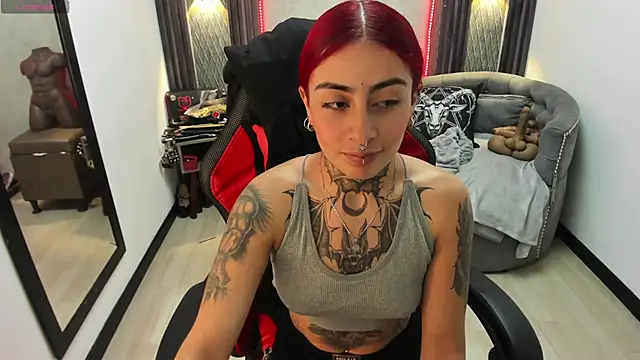 Snapshot of selene_red_ chatting on 02.25.25 selene red online show from 02.25.25