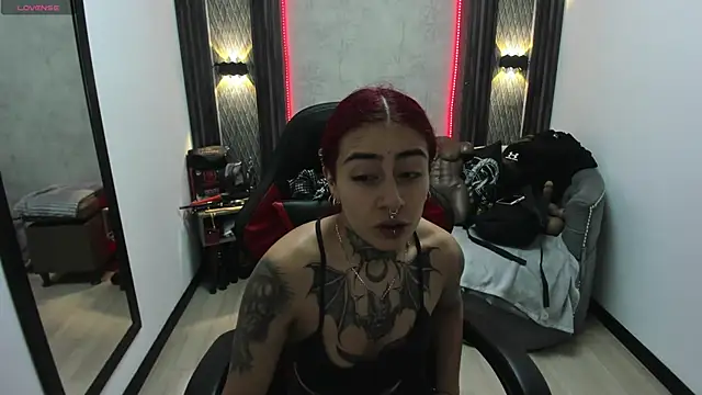Snapshot of selene_red_ chatting on 02.26.25 selene red online show from 02.26.25