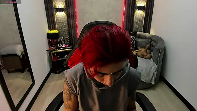 Snapshot of selene_red_ chatting on 02.28.25 selene red online show from 02.28.25