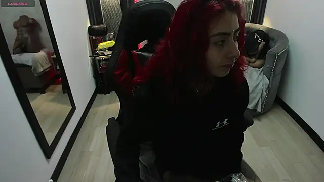 Snapshot of selene_red_ chatting on 03.06.25 selene red online show from 03.06.25
