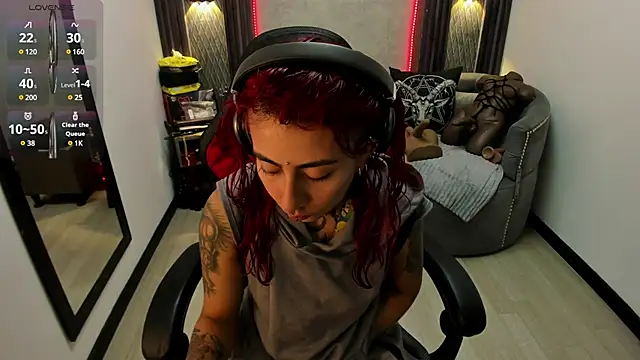 Snapshot of selene_red_ chatting on 03.13.25 selene red online show from 03.13.25