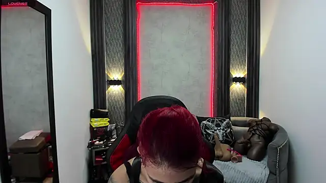 Snapshot of selene_red_ chatting on 03.18.25 selene red online show from 03.18.25