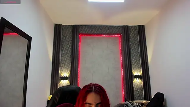 Snapshot of selene_red_ chatting on 03.21.25 selene red online show from 03.21.25