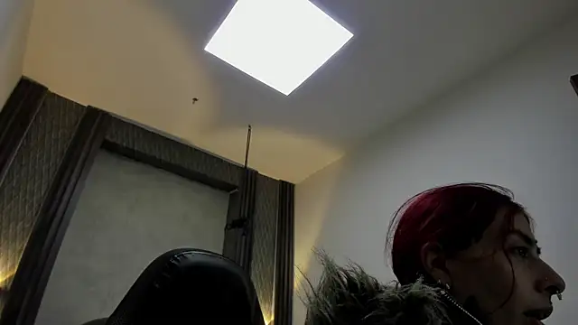 Snapshot of selene_red_ chatting on 09.17.25 selene red online show from 09.17.25