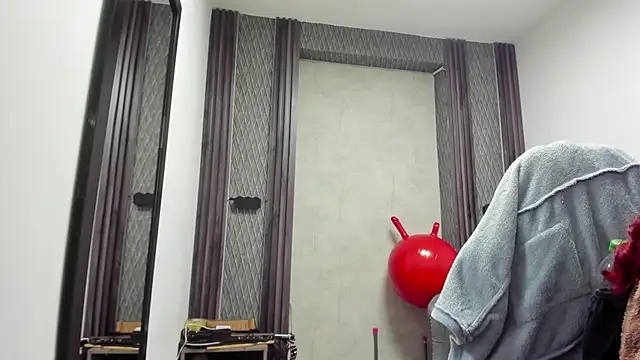 selene red  online show from 03.10.26