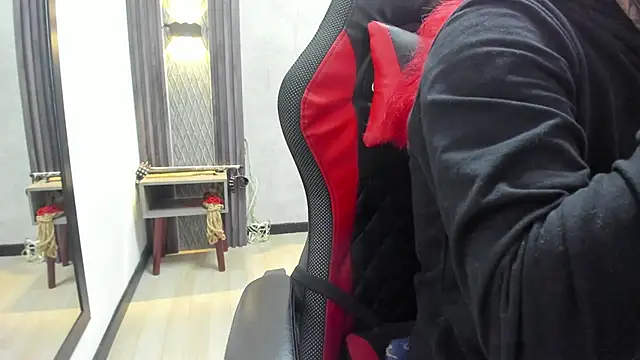 Snapshot of selene_red_ chatting on 06.22.26 selene red online show from 06.22.26