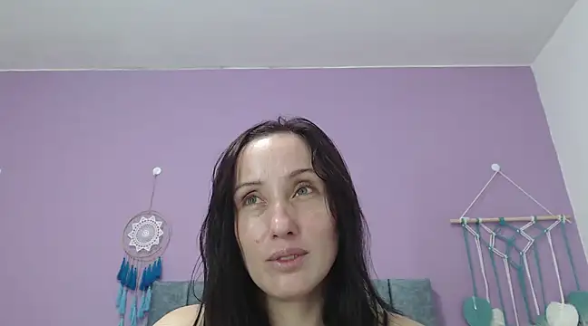 Snapshot of IberianMoonMK chatting on 03.17.25 IberianMoonMK online show from 03.17.25