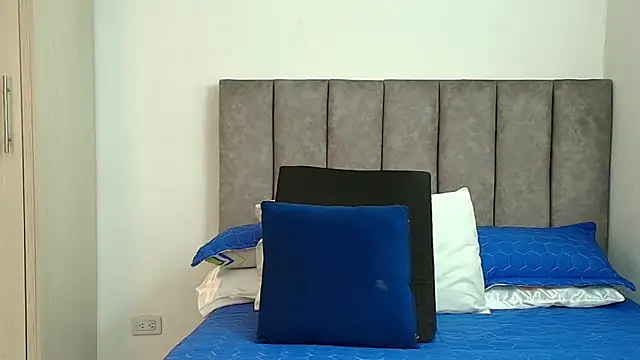 karina lewis  online show from 11.06.25