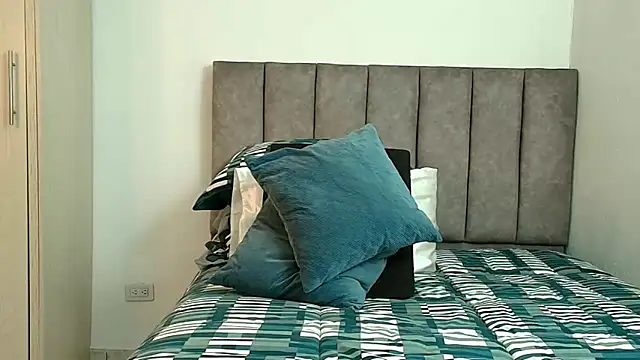 karina lewis  online show from 03.06.26