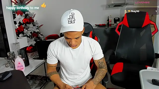 Snapshot of TROYWESLY- chatting on 12.18.24 TROYWESLY- online show from 12.18.24