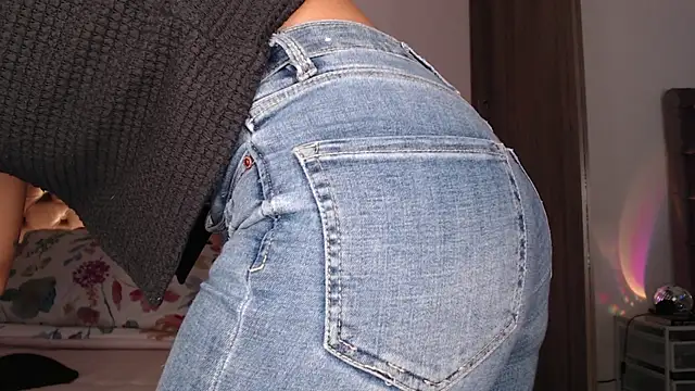 Roussmariehenao online show from 04.10.26