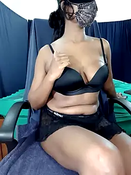 Snapshot of Midnight_Blossom chatting on 12.19.24 Midnight Blossom online show from 12.19.24