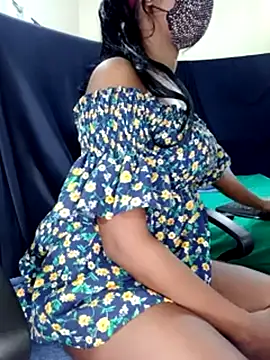 Snapshot of Midnight_Blossom chatting on 03.21.25 Midnight Blossom online show from 03.21.25