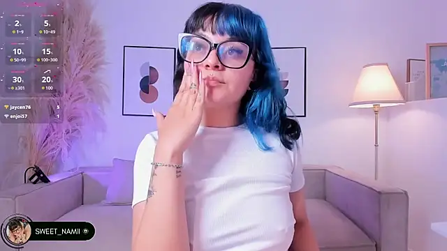 Snapshot of Sweet_Namii chatting on 12.16.25 Sweet Namii online show from 12.16.25