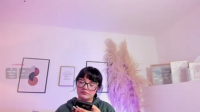 Snapshot of Sweet_Namii chatting on 02.11.26 Sweet Namii online show from 02.11.26