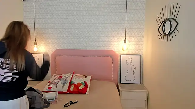 Kittytimberlake online show from 12.22.25