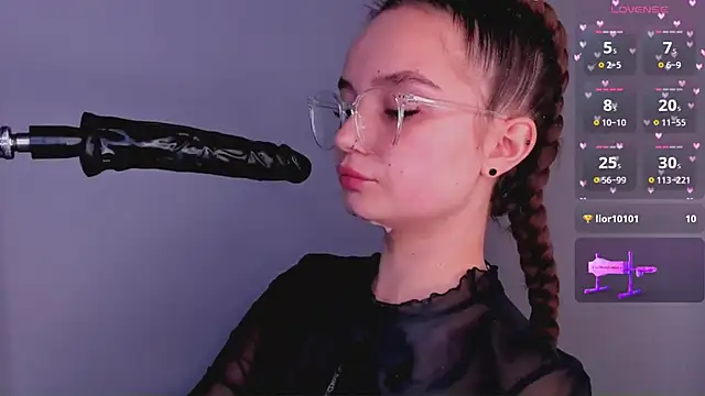 Snapshot of bitchpeace_ chatting on 02.17.25 bitchpeace online show from 02.17.25