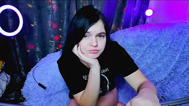 PussySaurus  online show from 12.04.24