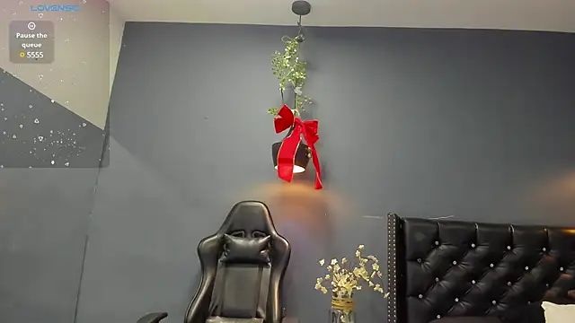 Snapshot of Hannah_Miller__ chatting on 12.14.24 Hannah Miller online show from 12.14.24
