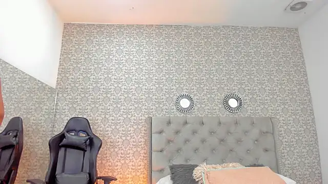 Snapshot of Hannah_Miller__ chatting on 12.31.24 Hannah Miller online show from 12.31.24