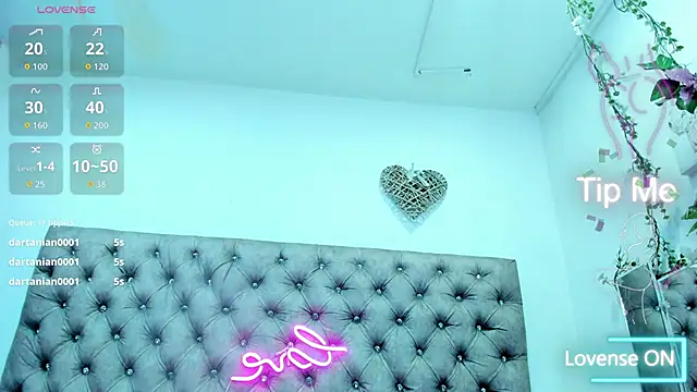 Snapshot of Hannah_Miller__ chatting on 10.03.25 Hannah Miller online show from 10.03.25