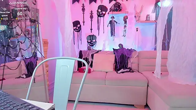 emma alice  online show from 10.18.25